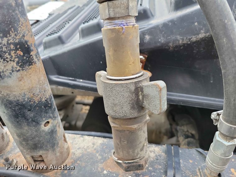 image for item EE1054 2015 Mac end dump trailer