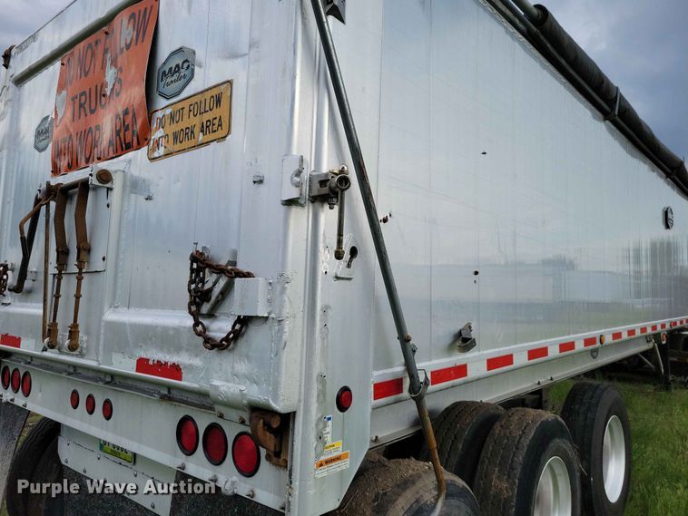 image for item EE1054 2015 Mac end dump trailer