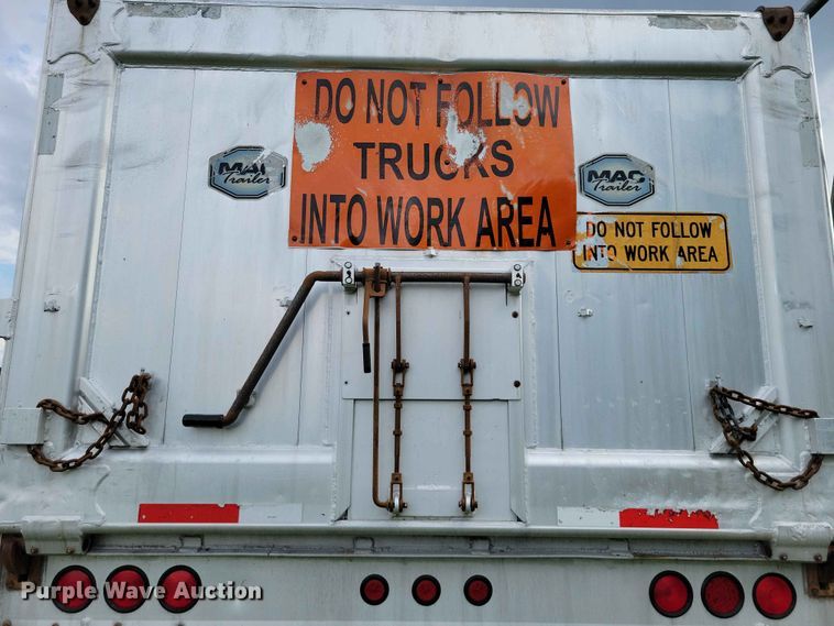 image for item EE1054 2015 Mac end dump trailer