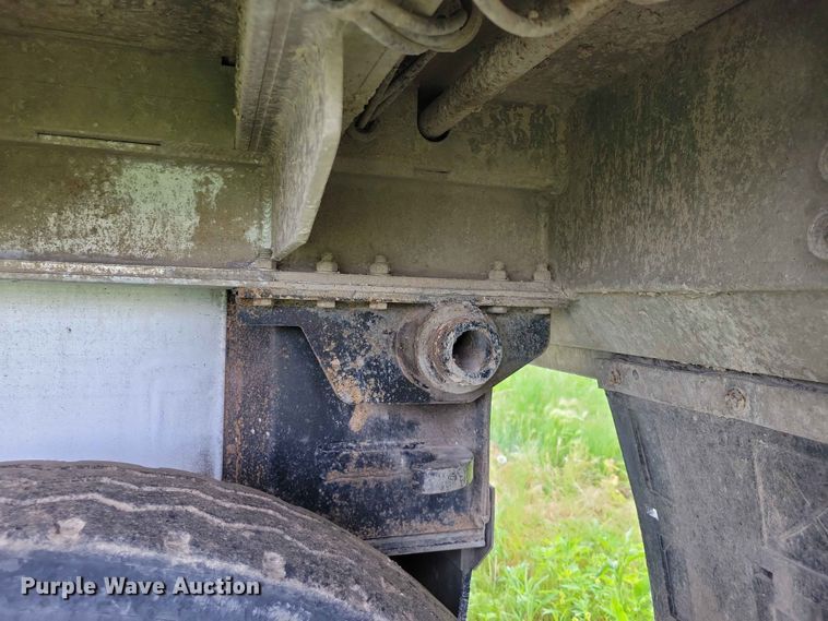 image for item EE1054 2015 Mac end dump trailer