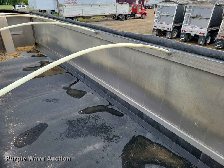 image for item EE1054 2015 Mac end dump trailer