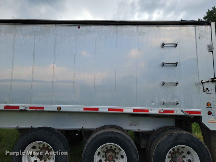 image for item EE1054 2015 Mac end dump trailer