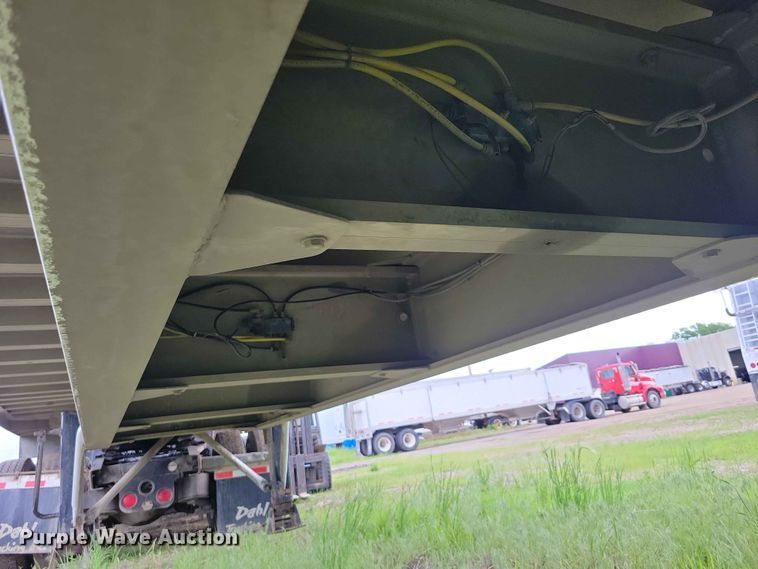 image for item EE1054 2015 Mac end dump trailer