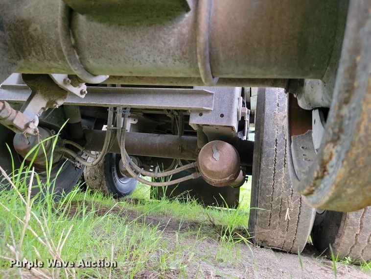 image for item EE1054 2015 Mac end dump trailer
