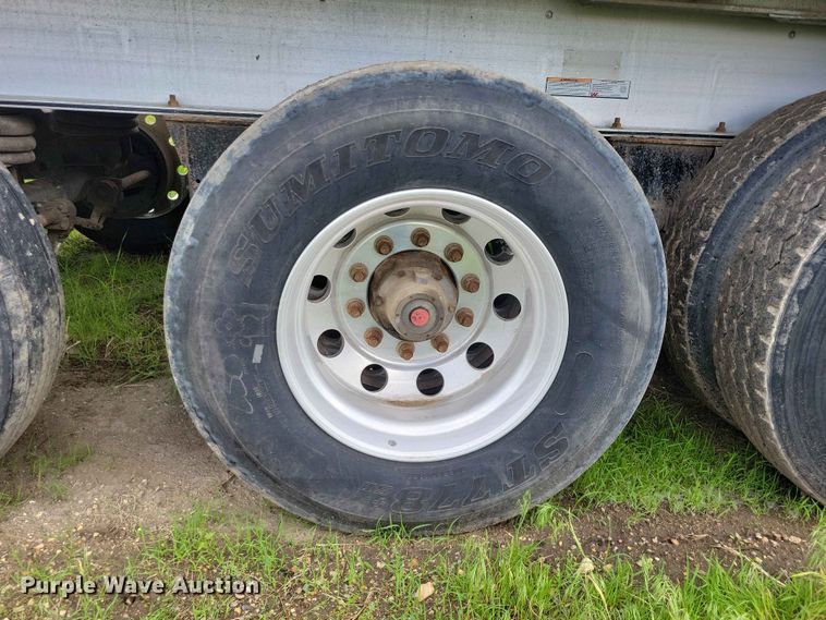 image for item EE1054 2015 Mac end dump trailer
