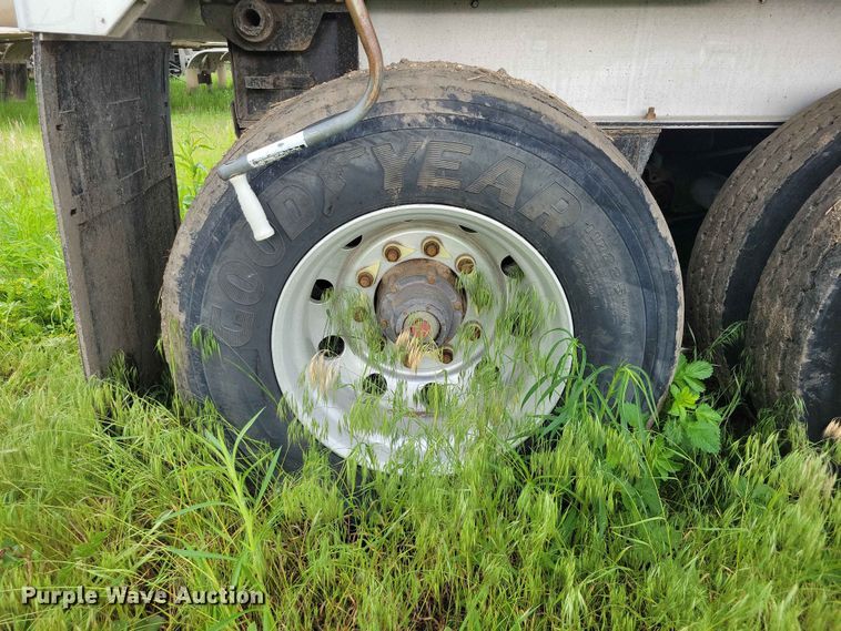 image for item EE1054 2015 Mac end dump trailer
