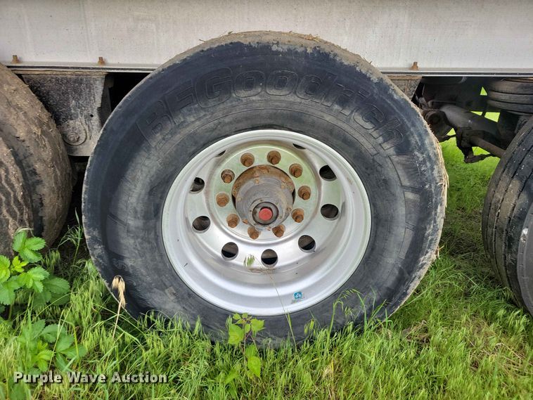 image for item EE1054 2015 Mac end dump trailer
