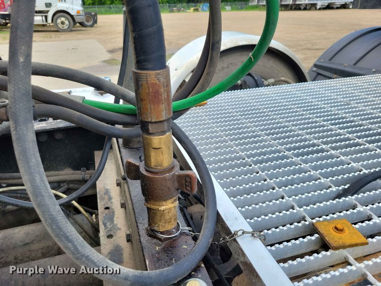 image for item EE1055 2015 Mac end dump trailer