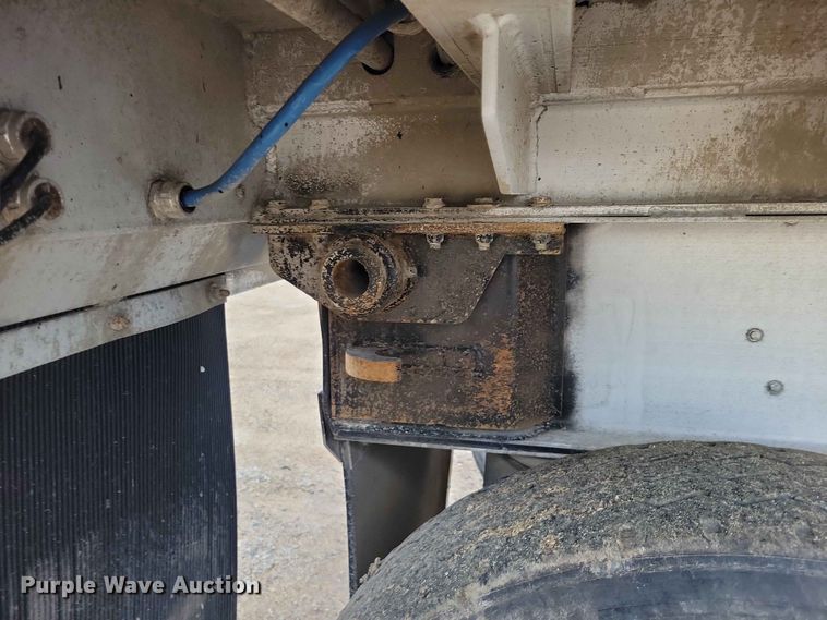 image for item EE1055 2015 Mac end dump trailer
