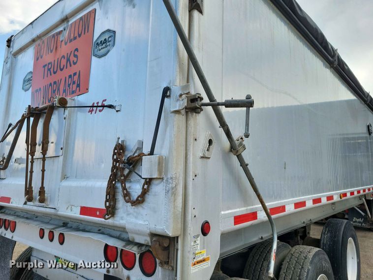 image for item EE1055 2015 Mac end dump trailer