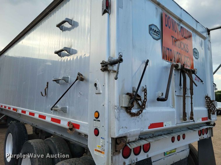 image for item EE1055 2015 Mac end dump trailer