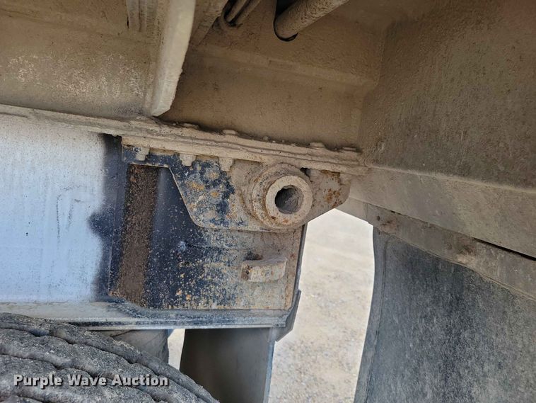 image for item EE1055 2015 Mac end dump trailer