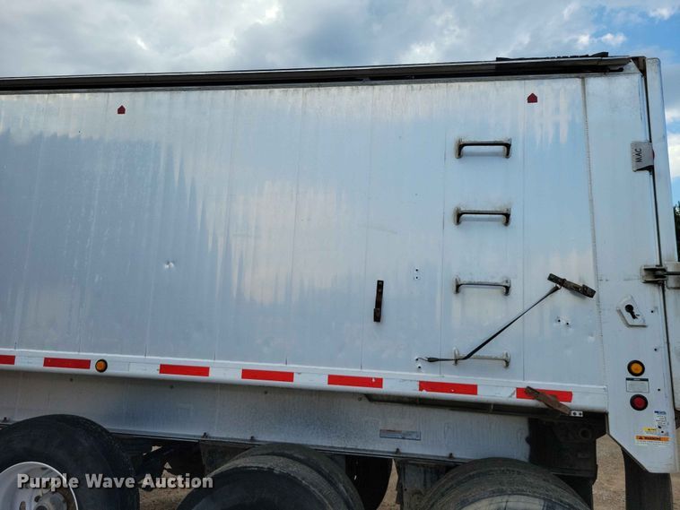 image for item EE1055 2015 Mac end dump trailer