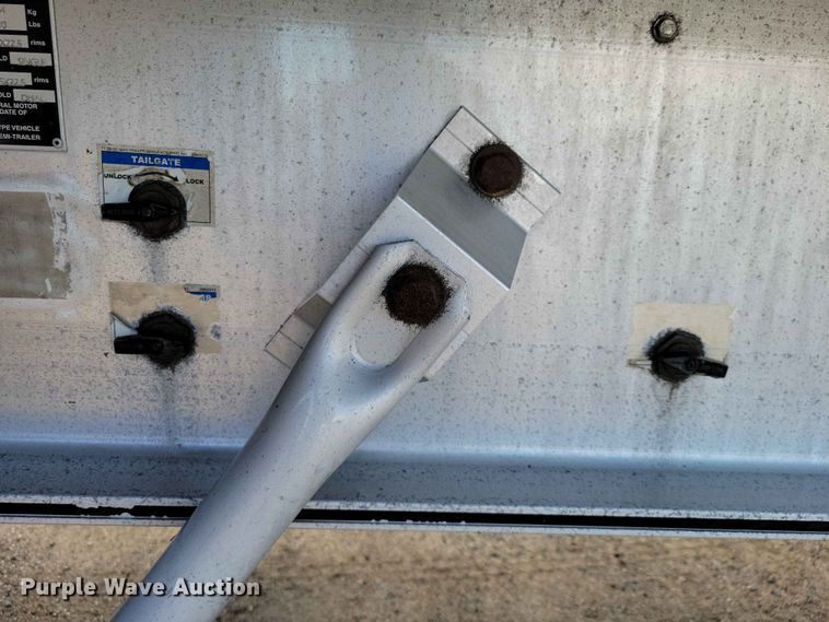 image for item EE1055 2015 Mac end dump trailer