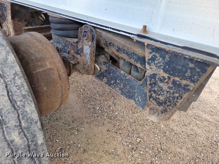 image for item EE1055 2015 Mac end dump trailer