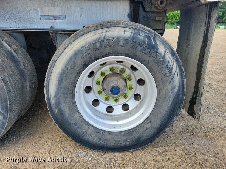 image for item EE1055 2015 Mac end dump trailer