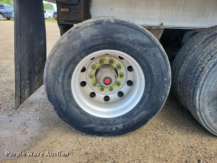 image for item EE1055 2015 Mac end dump trailer