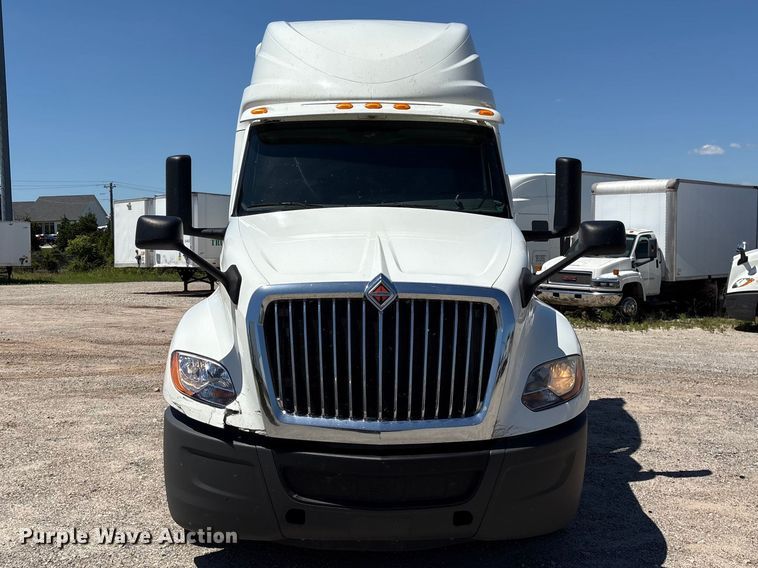 image for item EF1219 2020 International LT625 semi truck