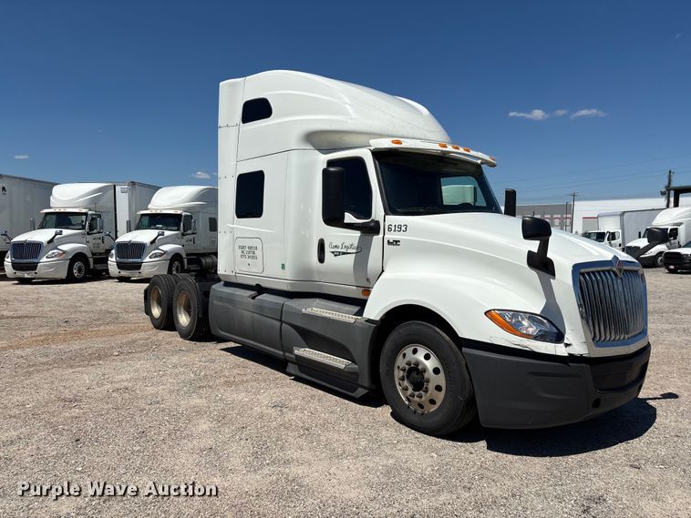 image for item EF1219 2020 International LT625 semi truck