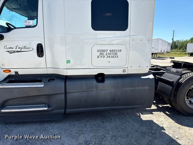image for item EF1219 2020 International LT625 semi truck