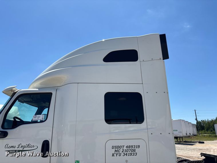 image for item EF1219 2020 International LT625 semi truck