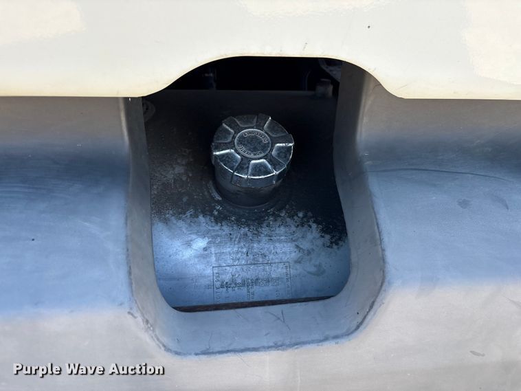 image for item EF1219 2020 International LT625 semi truck