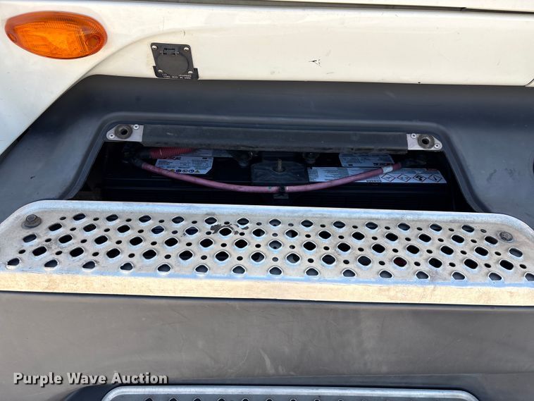 image for item EF1219 2020 International LT625 semi truck