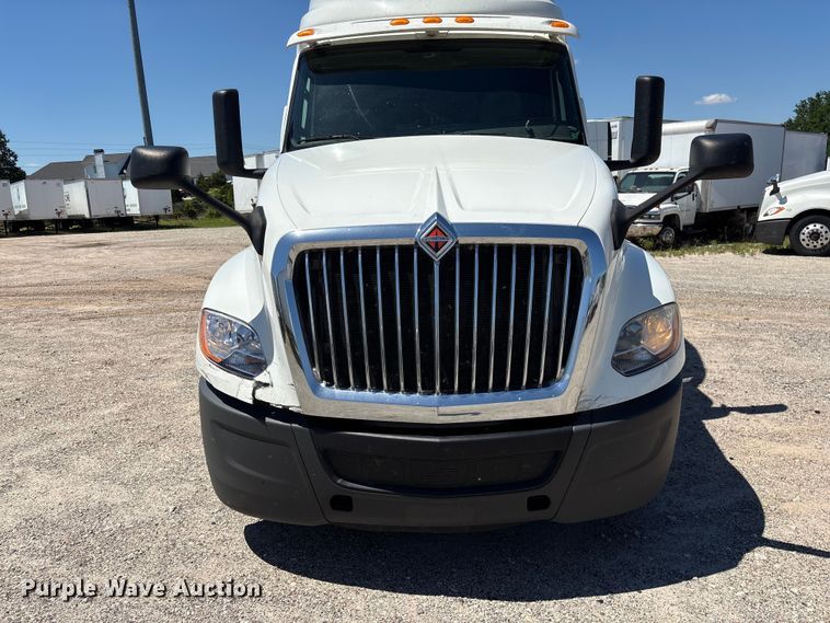 image for item EF1219 2020 International LT625 semi truck