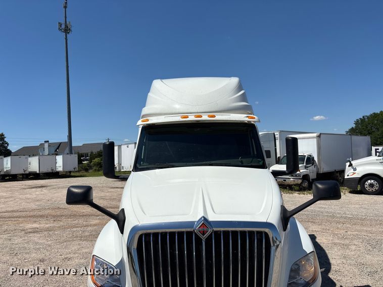 image for item EF1219 2020 International LT625 semi truck
