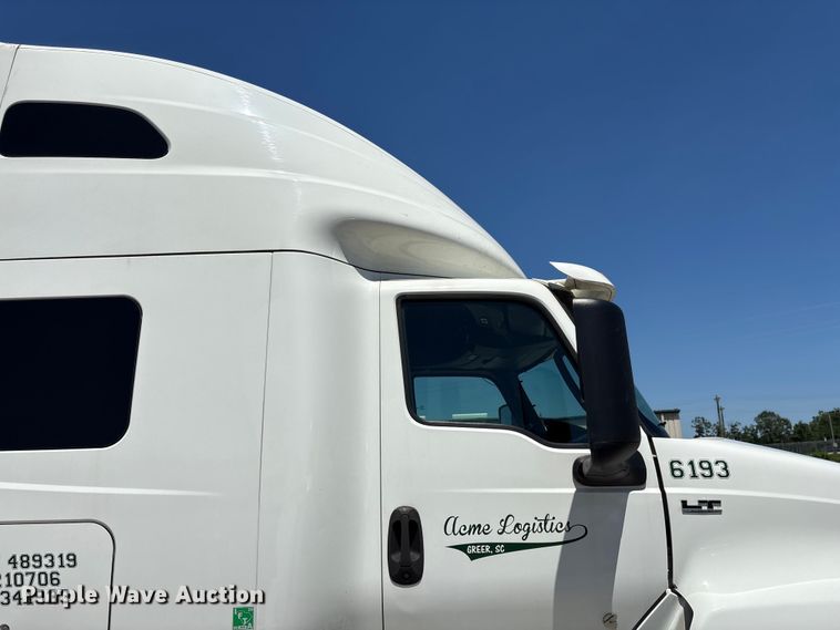 image for item EF1219 2020 International LT625 semi truck