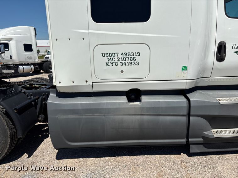 image for item EF1219 2020 International LT625 semi truck