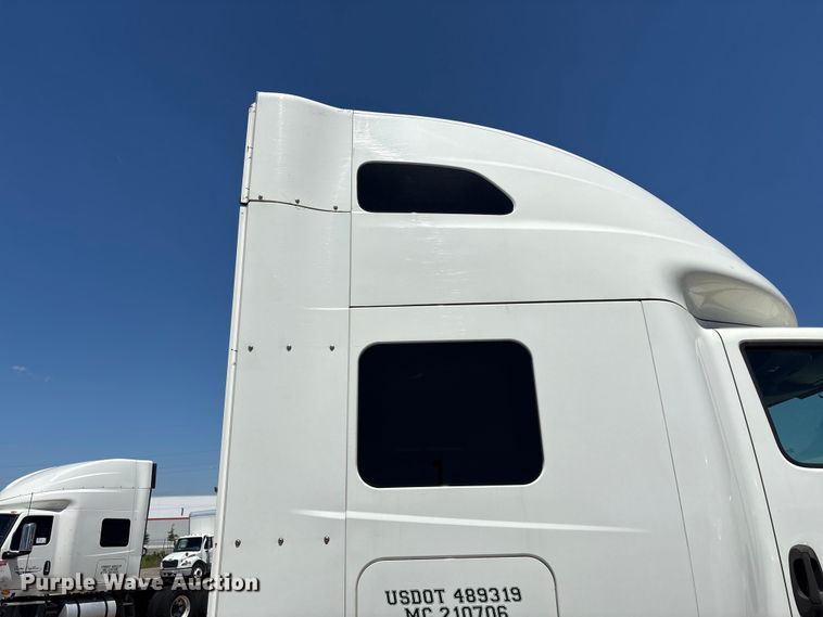 image for item EF1219 2020 International LT625 semi truck