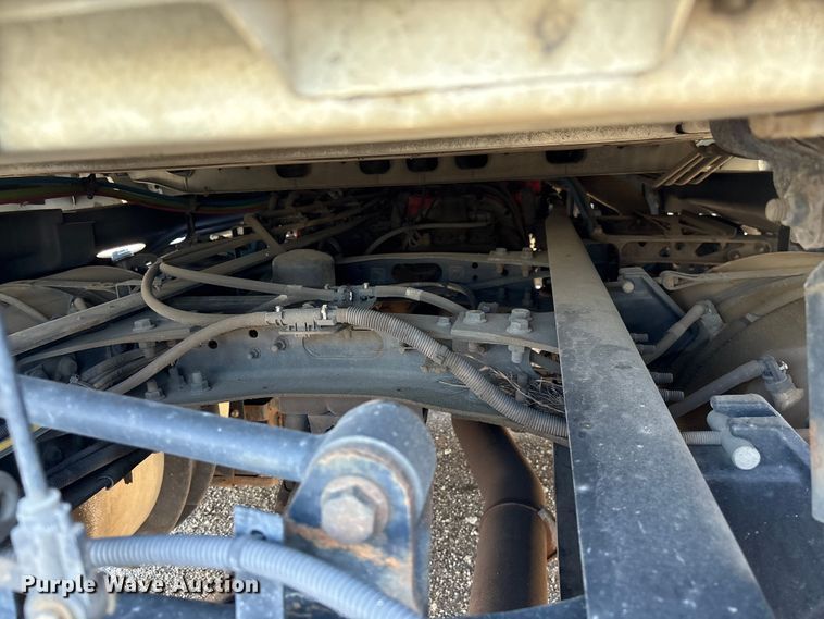 image for item EF1219 2020 International LT625 semi truck