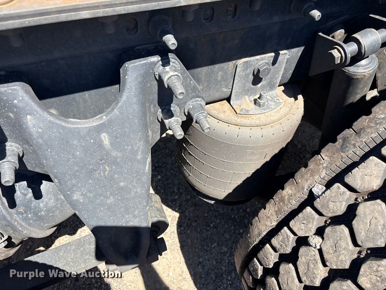 image for item EF1219 2020 International LT625 semi truck