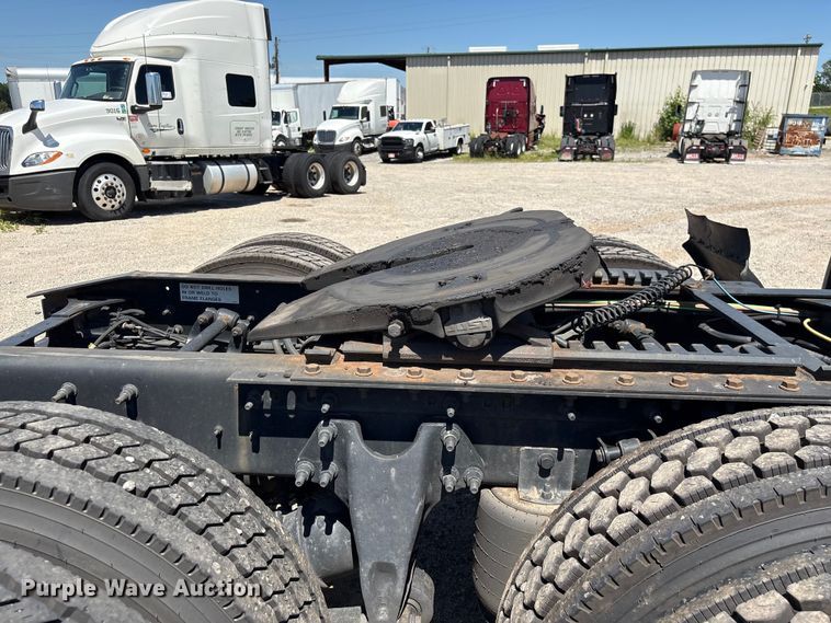 image for item EF1219 2020 International LT625 semi truck