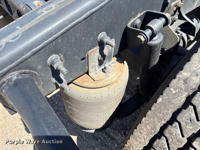 image for item EF1219 2020 International LT625 semi truck