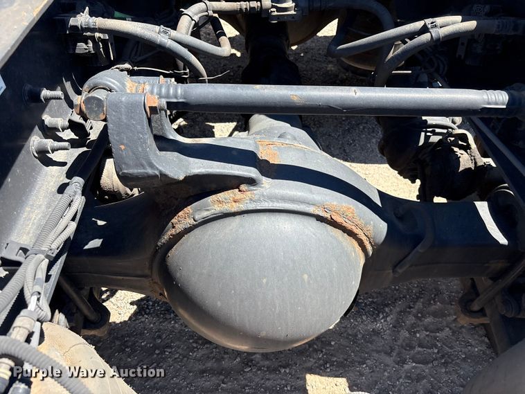 image for item EF1219 2020 International LT625 semi truck