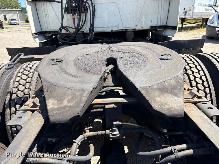 image for item EF1219 2020 International LT625 semi truck