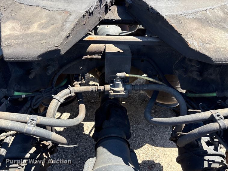 image for item EF1219 2020 International LT625 semi truck
