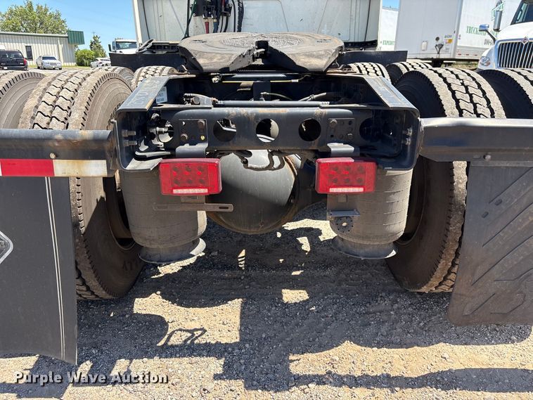 image for item EF1219 2020 International LT625 semi truck