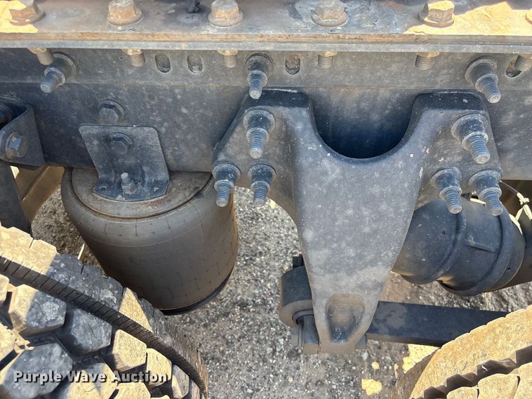 image for item EF1219 2020 International LT625 semi truck