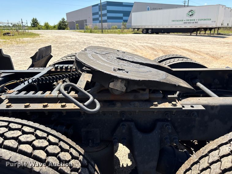 image for item EF1219 2020 International LT625 semi truck