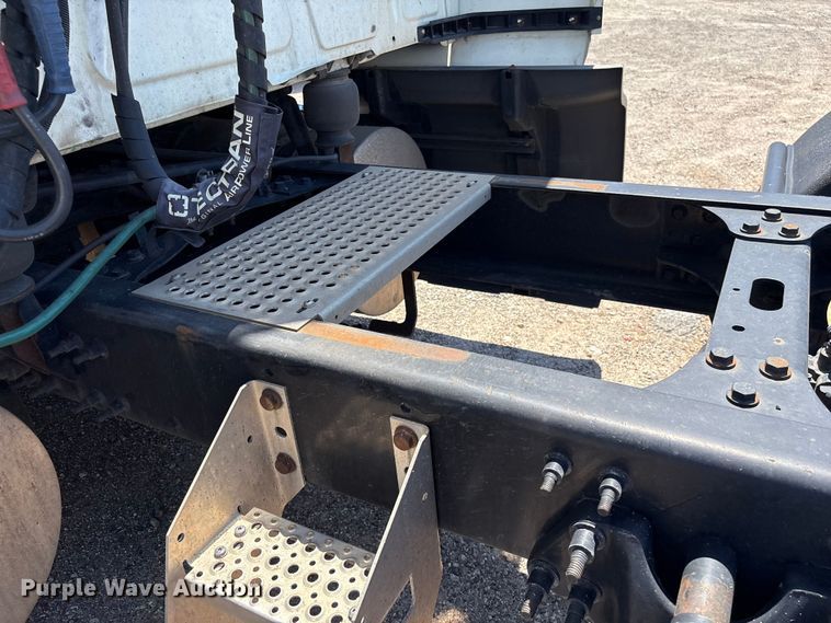 image for item EF1219 2020 International LT625 semi truck