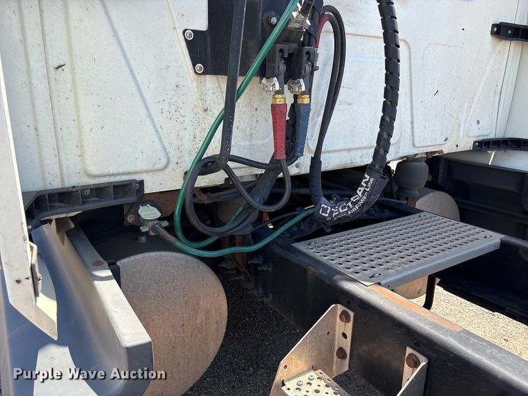 image for item EF1219 2020 International LT625 semi truck