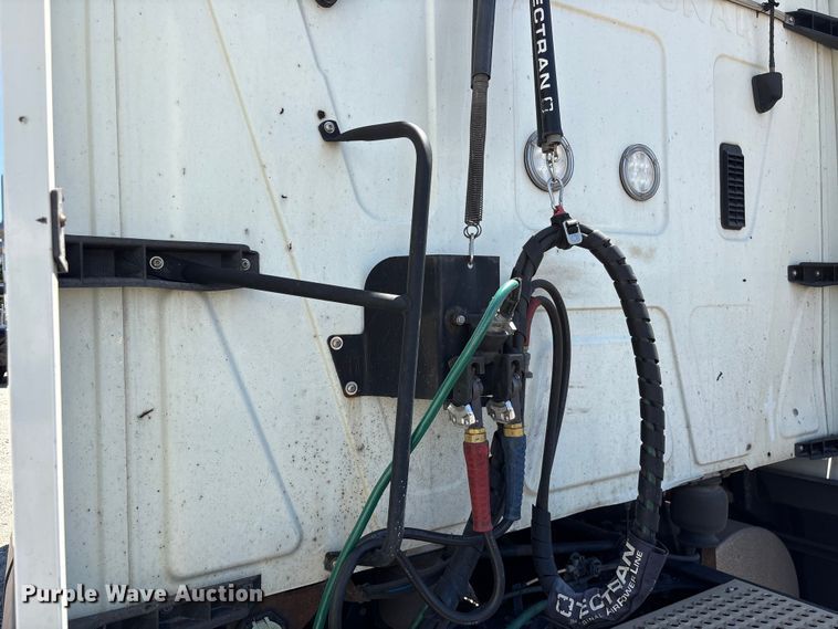 image for item EF1219 2020 International LT625 semi truck