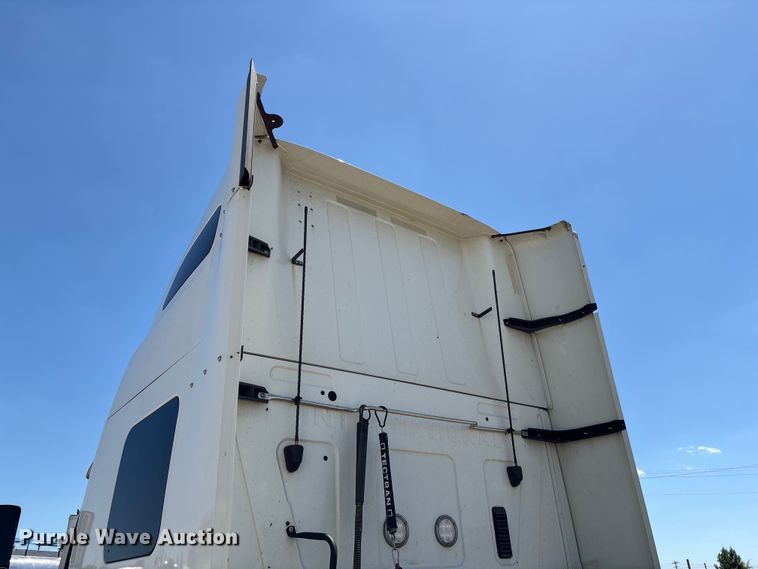 image for item EF1219 2020 International LT625 semi truck