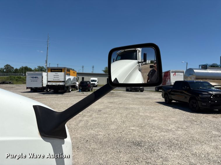 image for item EF1219 2020 International LT625 semi truck
