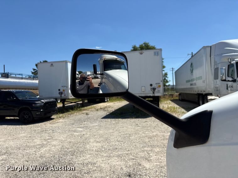 image for item EF1219 2020 International LT625 semi truck