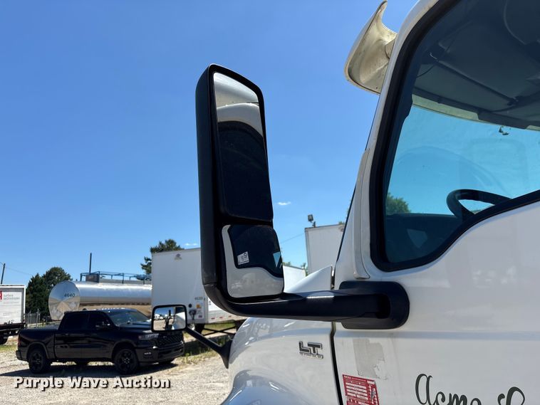 image for item EF1219 2020 International LT625 semi truck