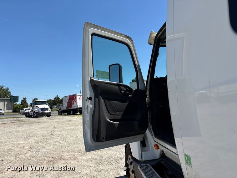 image for item EF1219 2020 International LT625 semi truck